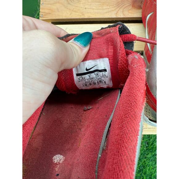 Nike- Cleats-Red/White- Size 5.5Y - Picture 8 of 10